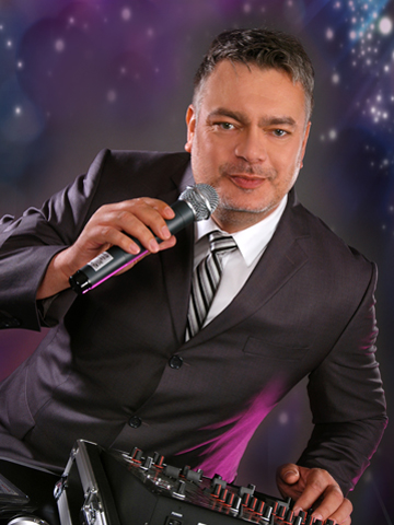 DJ JPW w eleganckim stroju