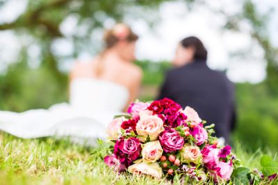Hochzeitspaar und Brautstrauß Hochzeitspaar